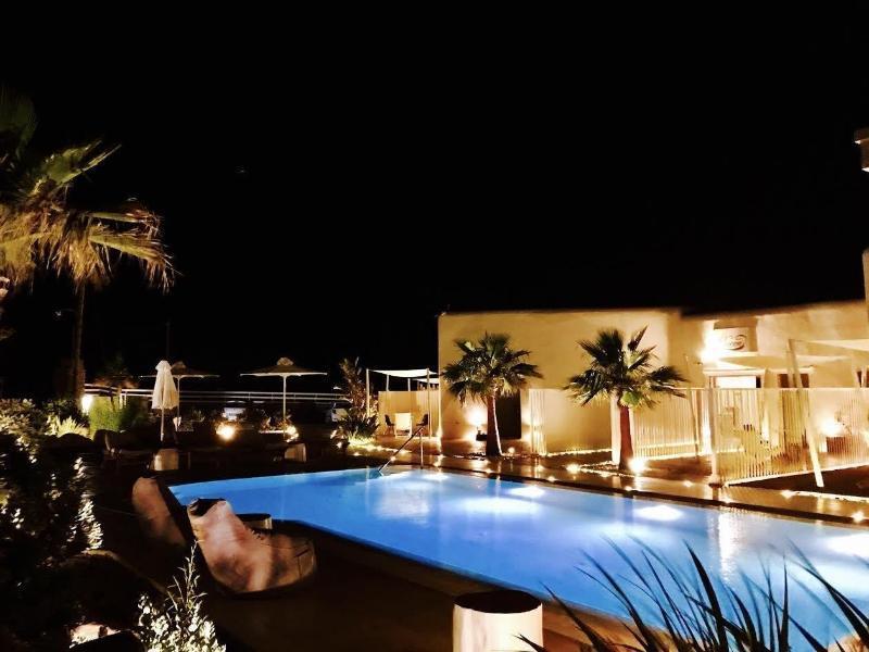 Queen Boutique Suites Mykonos Town Екстер'єр фото