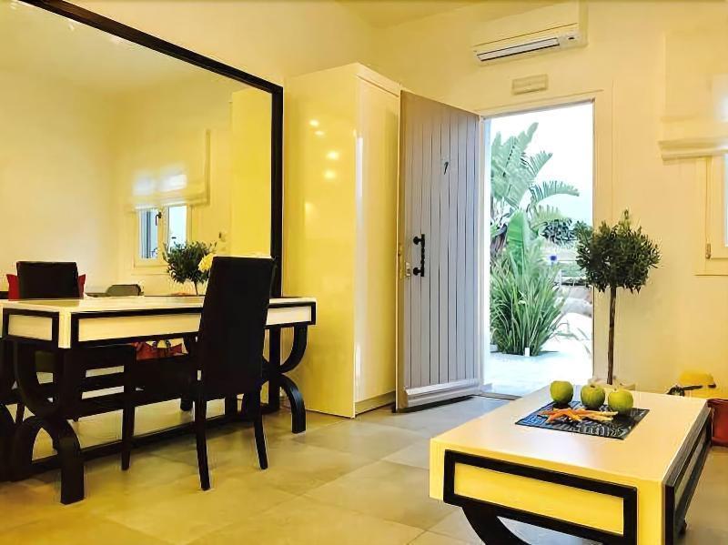 Queen Boutique Suites Mykonos Town Екстер'єр фото