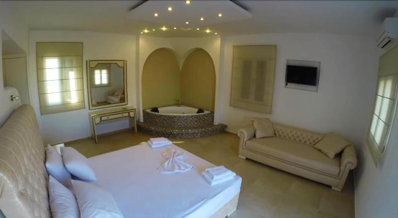 Queen Boutique Suites Mykonos Town Екстер'єр фото