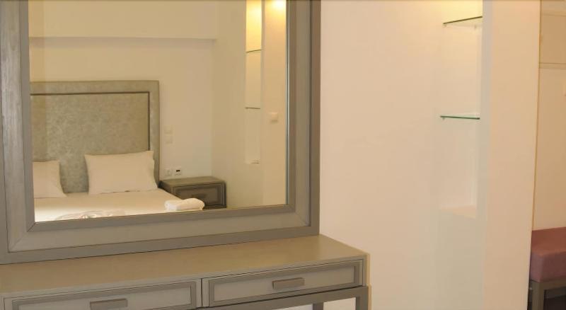 Queen Boutique Suites Mykonos Town Екстер'єр фото