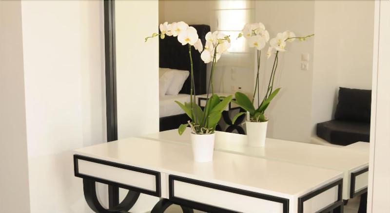 Queen Boutique Suites Mykonos Town Екстер'єр фото