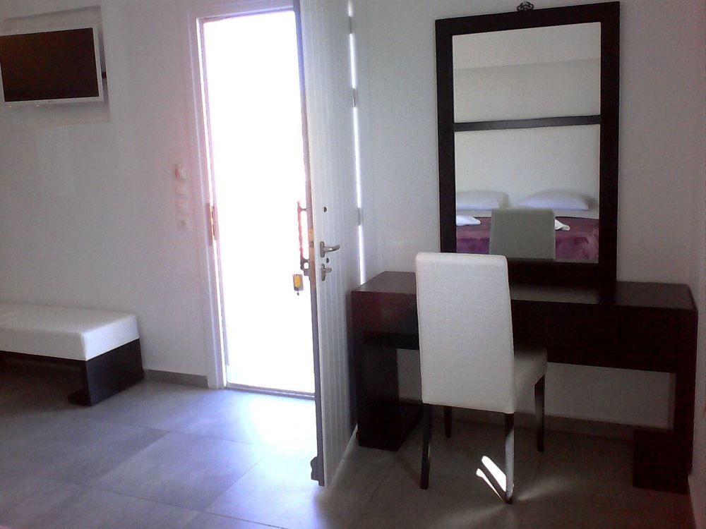 Queen Boutique Suites Mykonos Town Екстер'єр фото